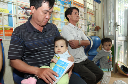 Ng&agrave;y đầu ti&ecirc;m trở lại vắc xin Quinvaxem tại H&agrave; Nội 1