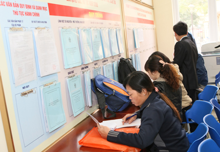 Ng&agrave;y cuối của huyện Từ Li&ecirc;m:  Vi&ecirc;n chức tăng ca, l&agrave;m việc hết c&ocirc;ng suất 8