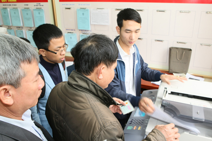 Ng&agrave;y cuối của huyện Từ Li&ecirc;m:  Vi&ecirc;n chức tăng ca, l&agrave;m việc hết c&ocirc;ng suất 10