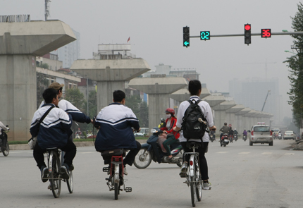 Những hình ảnh học sinh vô tư vi phạm luật giao thông khiến phụ huynh thót tim 4