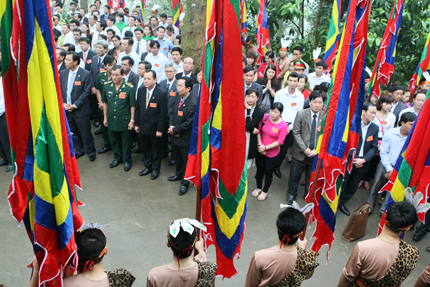 Trang nghi&ecirc;m lễ d&acirc;ng hương tưởng nhớ c&aacute;c Vua H&ugrave;ng 13