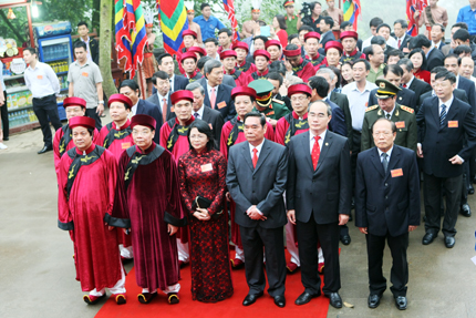 Trang nghi&ecirc;m lễ d&acirc;ng hương tưởng nhớ c&aacute;c Vua H&ugrave;ng 11