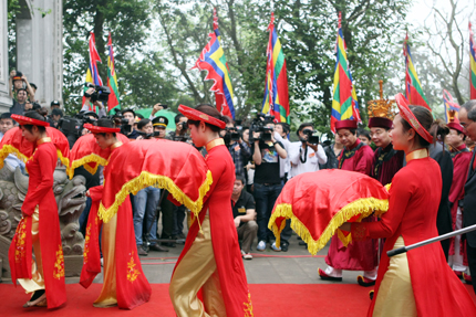 Trang nghi&ecirc;m lễ d&acirc;ng hương tưởng nhớ c&aacute;c Vua H&ugrave;ng 12