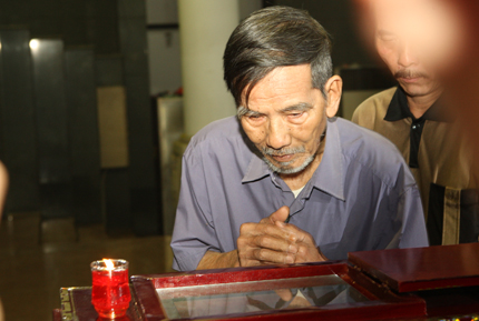 Các nghệ sĩ nghẹn ngào tiễn đưa NSND Trịnh Thịnh 5