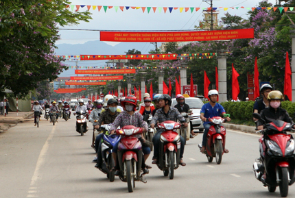 Đường  V&otilde; Nguy&ecirc;n Gi&aacute;p rực rỡ trong dịp kỷ niệm 60 năm chiến thắng Điện Bi&ecirc;n 7