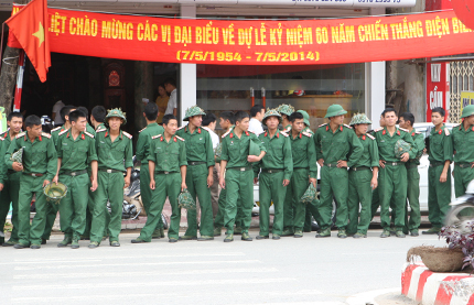 Đường  V&otilde; Nguy&ecirc;n Gi&aacute;p rực rỡ trong dịp kỷ niệm 60 năm chiến thắng Điện Bi&ecirc;n 8