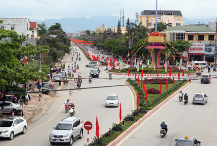 Đường  V&otilde; Nguy&ecirc;n Gi&aacute;p rực rỡ trong dịp kỷ niệm 60 năm chiến thắng Điện Bi&ecirc;n 9