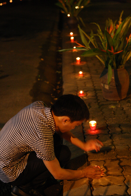 Ngập tr&agrave;n &aacute;nh nến tại 30 Ho&agrave;ng Diệu kỷ niệm 104 năm ng&agrave;y sinh Đại tướng V&otilde; Nguy&ecirc;n Gi&aacute;p 8