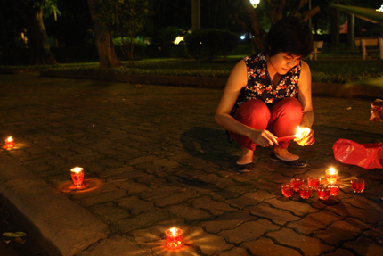 Ngập tr&agrave;n &aacute;nh nến tại 30 Ho&agrave;ng Diệu kỷ niệm 104 năm ng&agrave;y sinh Đại tướng V&otilde; Nguy&ecirc;n Gi&aacute;p 4