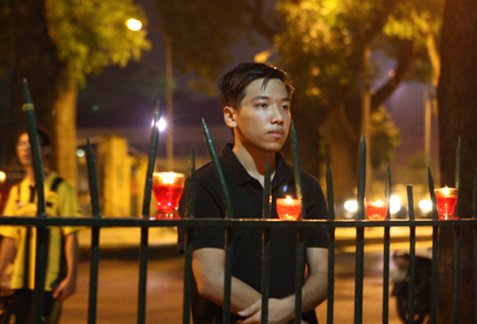 Ngập tr&agrave;n &aacute;nh nến tại 30 Ho&agrave;ng Diệu kỷ niệm 104 năm ng&agrave;y sinh Đại tướng V&otilde; Nguy&ecirc;n Gi&aacute;p 2