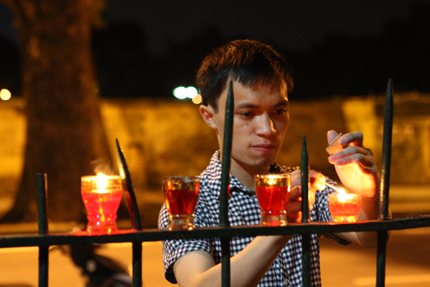 Ngập tr&agrave;n &aacute;nh nến tại 30 Ho&agrave;ng Diệu kỷ niệm 104 năm ng&agrave;y sinh Đại tướng V&otilde; Nguy&ecirc;n Gi&aacute;p 12