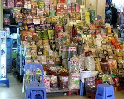 Rước bệnh với bánh, kẹo "ba kh&ocirc;ng" 1