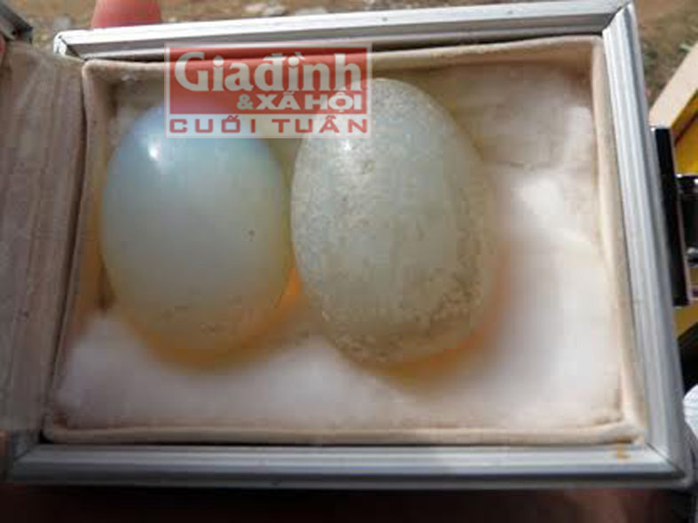 Những giai thoại kỳ lạ về nguồn gốc cặp ngọc ch&ocirc;n dưới b&agrave;n thờ Phật 2