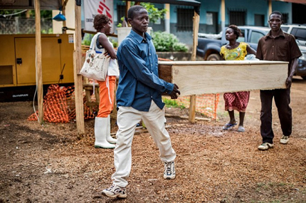 Hình ảnh kinh hoàng về diễn biến dịch Ebola tuần qua 5