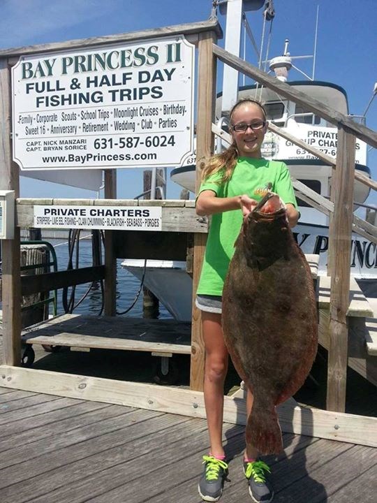 Kỳ lạ cô bé 13 tuổi câu được cá bơn dài... gần 1m 1
