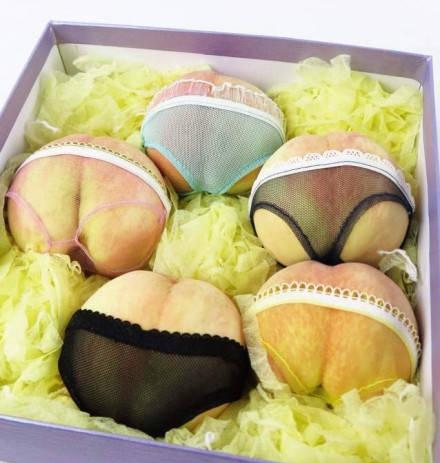 Bất ngờ qu&agrave; tặng l&agrave; những tr&aacute;i đ&agrave;o diện bikini 1