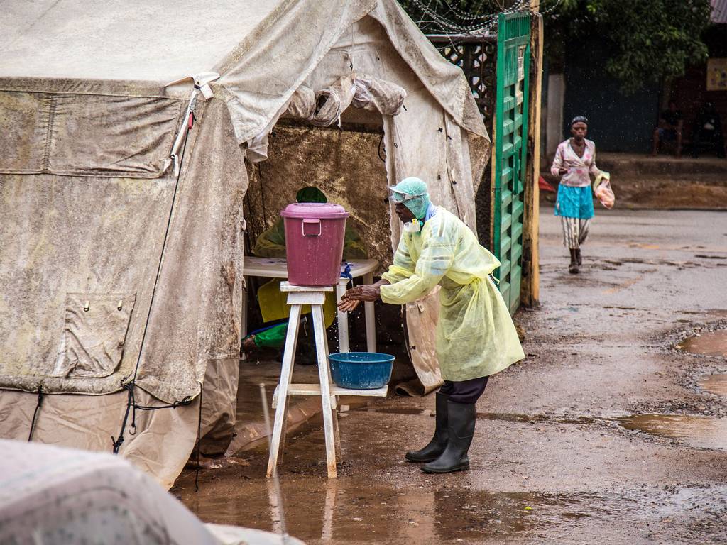 Ebola bùng phát: Niềm tin vào sự sống của người dân Tây Phi 9