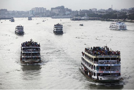 Phà chở lật úp trên sông Bangladesh: 200 hành khách gặp nạn 1