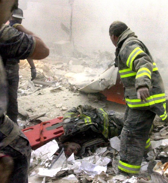Những hình ảnh không thể quên về vụ tấn công khủng bố 11/9 12