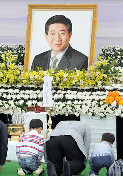 Ảnh: Người H&agrave;n Quốc tưởng nhớ &ocirc;ng Roh Moo-Huyn 2