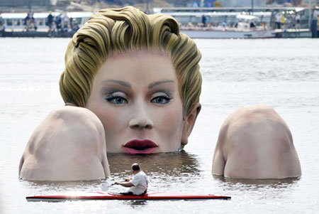 Mỹ nữ khổng lồ 'tắm tiên' ở Đức 3
