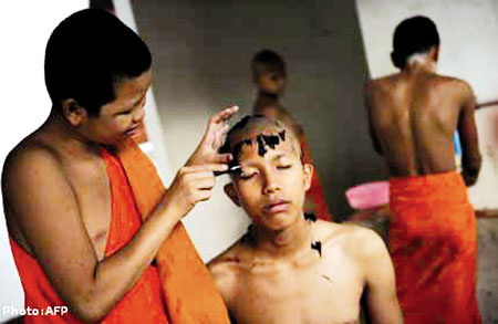 Học sinh &ldquo;gay&rdquo; đi học nam t&iacute;nh 2
