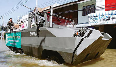 Những phương tiện di chuyển đặc biệt trong lũ Th&aacute;i Lan 3