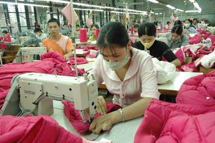 Thưởng Tết tại TP HCM: Dệt may &ldquo;ăn&rdquo; năm, ng&acirc;n h&agrave;ng "v&eacute;t" một 1