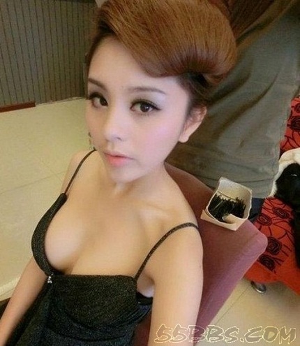 Hot girl gây sốc với loạt ảnh khoe ngực lộ liễu 11 Hot girl gây sốc với loạt ảnh khoe ngực lộ liễu 11