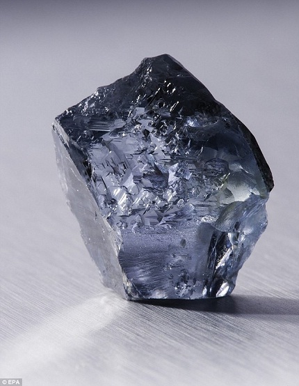 Phát hiện kim cương màu xanh cực hiếm trị giá 34,6 tỷ đồng 1