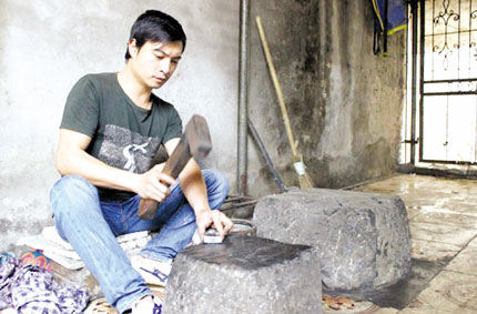 Hiu hắt l&agrave;ng quỳ v&agrave;ng bạc độc 1