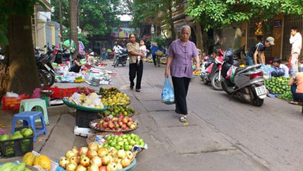 Hà Nội sẽ giải tỏa hàng trăm chợ cóc 1