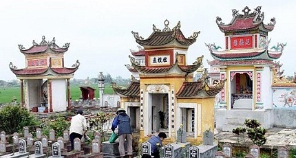 Cúng tiết Thanh Minh: Cúng xong không nên ăn tại mộ phần 1
