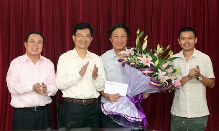 B&aacute;o GĐ&XH chia tay, ch&uacute;c mừng t&acirc;n TBT B&aacute;o Gi&aacute;o dục v&agrave; Thời đại 1