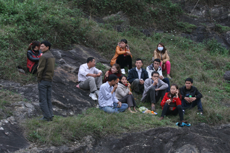 Vạ vật đi lễ đầu năm 1