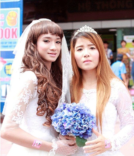 “Sốc” với đám cưới của 20 cặp đồng giới tại Hà Nội 2