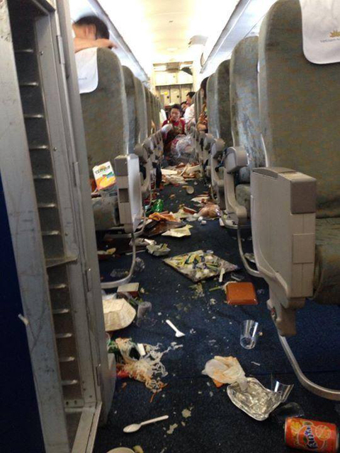 Máy bay Vietnam Airlines "rơi tự do" hành khách hoảng hồn  1