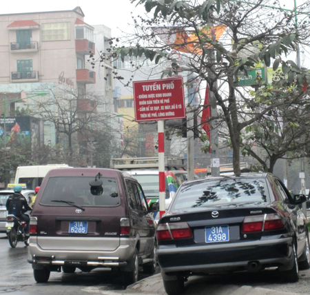 &ldquo;B&atilde;o&rdquo; xe c&ocirc;ng đổ bộ tr&agrave;n lan tr&ecirc;n phố cấm 5