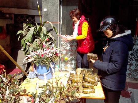 B&aacute;nh chưng ầm ầm &ldquo;xuống&rdquo; phố đ&oacute;n &ocirc;ng C&ocirc;ng, &ocirc;ng T&aacute;o 1