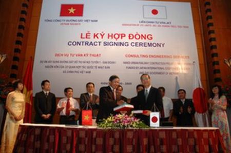 Nghi &aacute;n nhận hối lộ hơn 16 tỷ đồng: 3 c&aacute;n bộ ng&agrave;nh đường sắt bị đ&igrave;nh chỉ c&ocirc;ng t&aacute;c 1