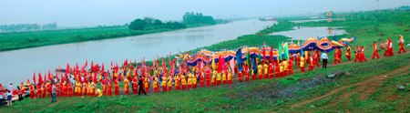 Ảnh đẹp ngỡ ng&agrave;ng tại lễ hội Hoa Lư 2