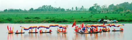 Ảnh đẹp ngỡ ng&agrave;ng tại lễ hội Hoa Lư 10