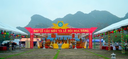 Ảnh đẹp ngỡ ng&agrave;ng tại lễ hội Hoa Lư 8
