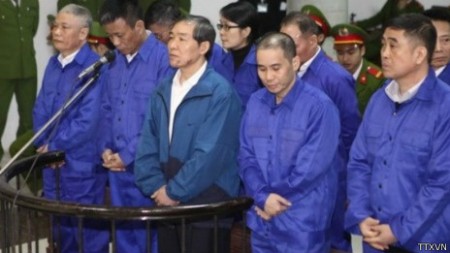 Tiền v&agrave; &ldquo;th&aacute;i độ&rdquo; liệu c&oacute; trở th&agrave;nh phao cứu sinh cho c&aacute;c nguy&ecirc;n l&atilde;nh đạo Vinalines trước v&agrave;nh m&oacute;ng ngựa? 1