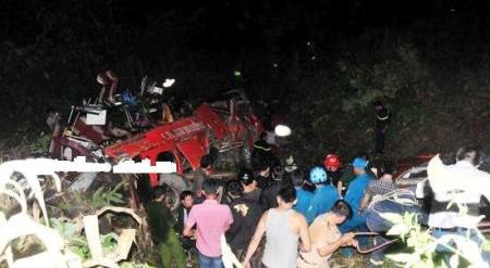 Cận cảnh  vụ tai nạn xe giường nằm thảm khốc tại Lào Cai 1
