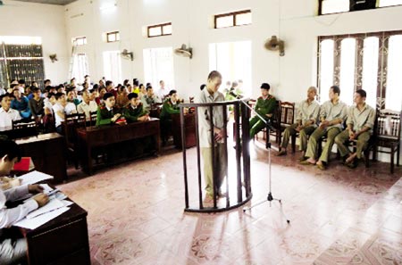 Thủ đoạn nham hiểm của đại gia đ&igrave;nh bu&ocirc;n người 1