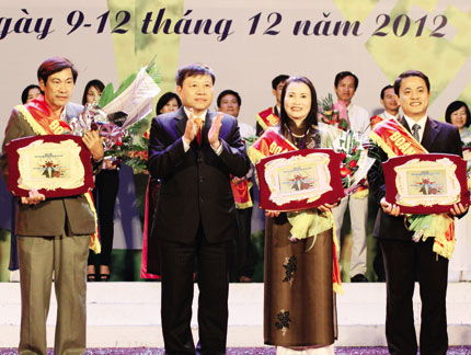 Những b&ocirc;ng hoa d&acirc;n số 1