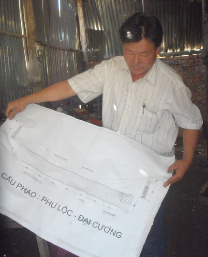 Anh thợ sửa xe nghèo dùng cả gia tài xây cầu cho dân 1 Anh thợ sửa xe nghèo dùng cả gia tài xây cầu cho dân 1