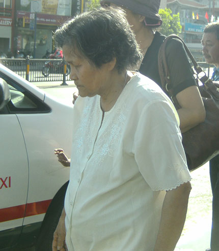 Nỗi đau uất nghẹn của người mẹ gi&agrave; một l&uacute;c mất 7 người con 1