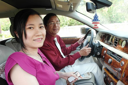 Tự sự tình duyên của "lão đại gia" cưới vợ kém 56 tuổi 1 Tự sự tình duyên của "lão đại gia" cưới vợ kém 56 tuổi 1